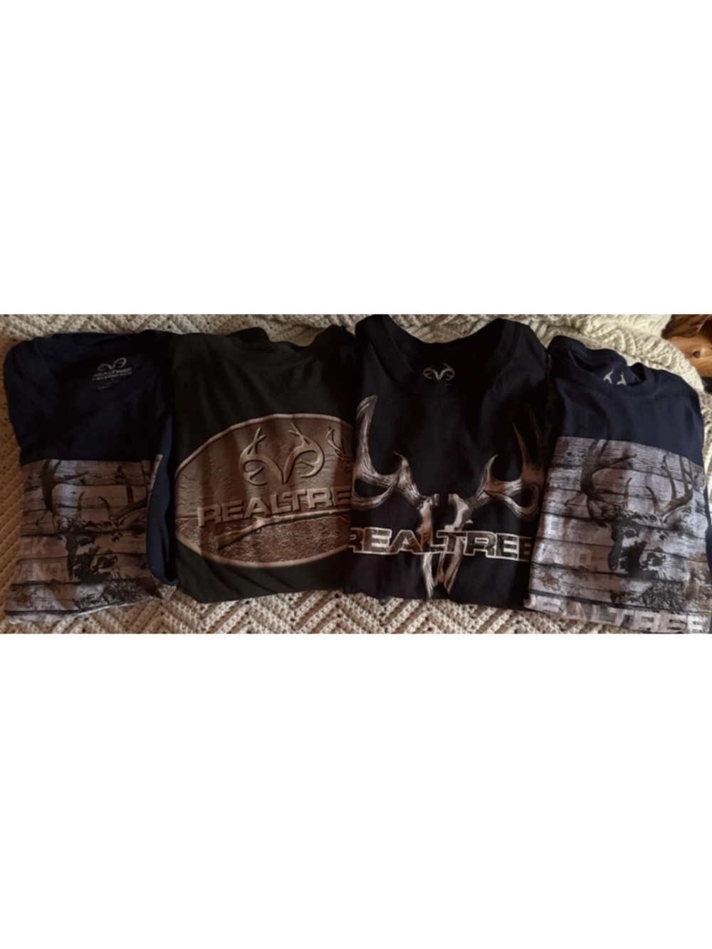 (4) Realtree mens Graphic Tee - Realtree Logo hunting deer size XL Sharp!